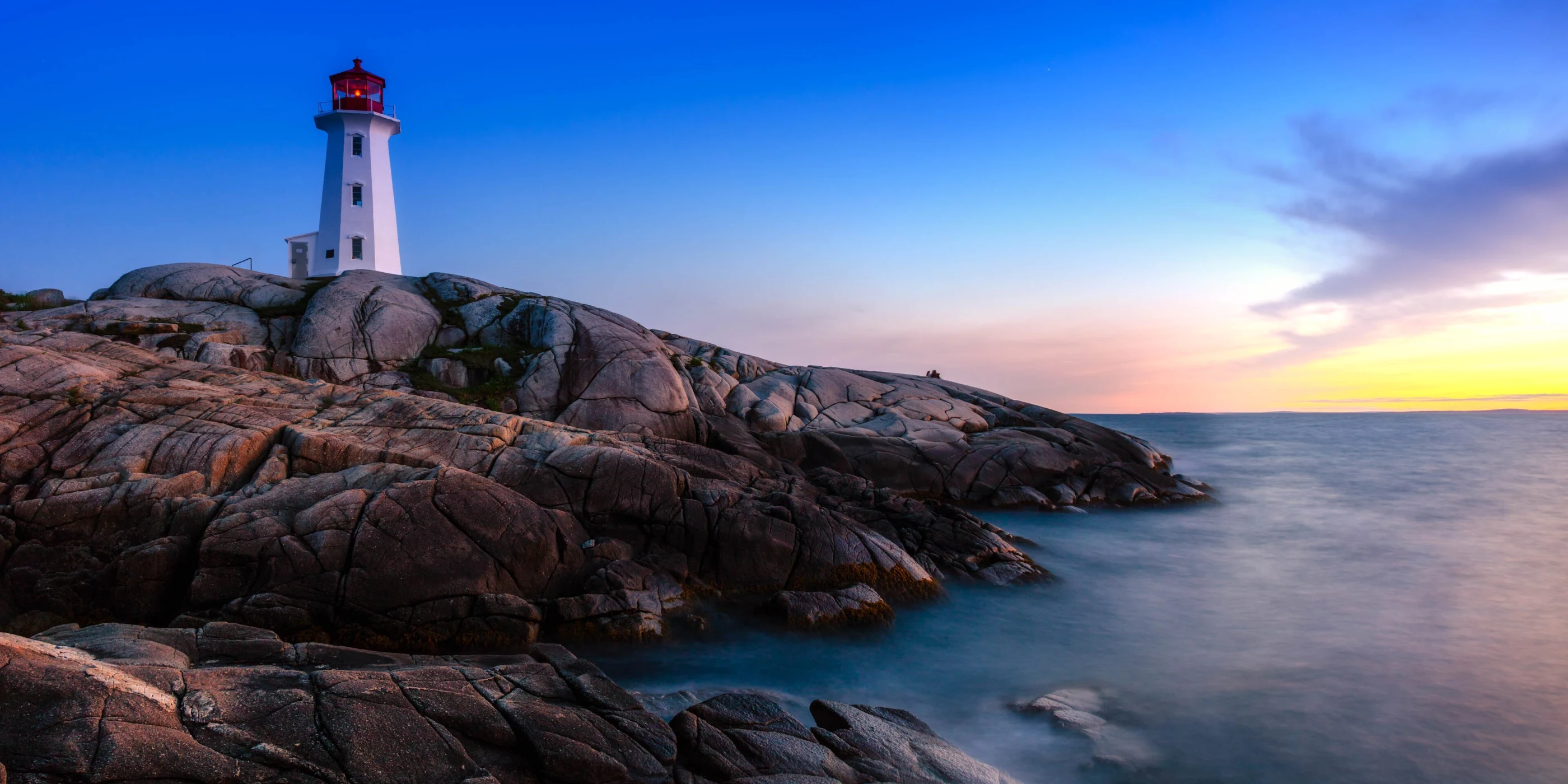 Peggy's Point Lighthouse (photo: Shawn M. Kent)